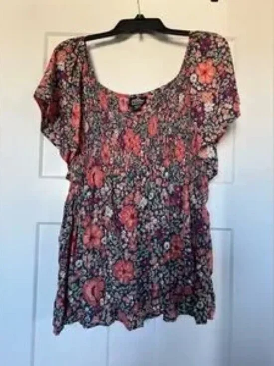Floral Women's Top - Picture 1 of 4